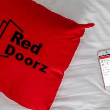 ホテル レッドドアーズ プラス ニア Rs Rk チャリタス 2 パレンバン エクステリア 写真